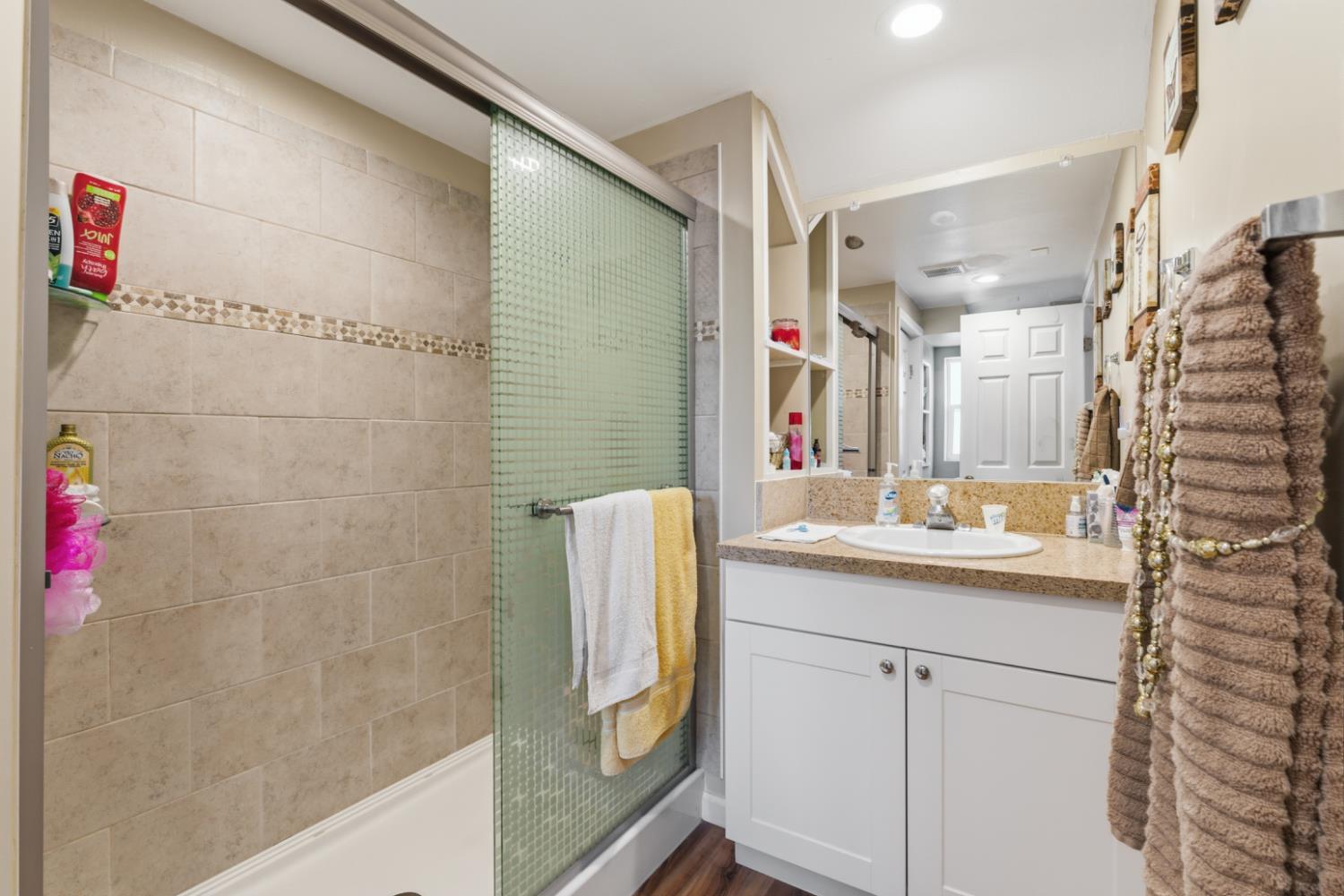 295 E Durian Ave, Coalinga, CA 93210