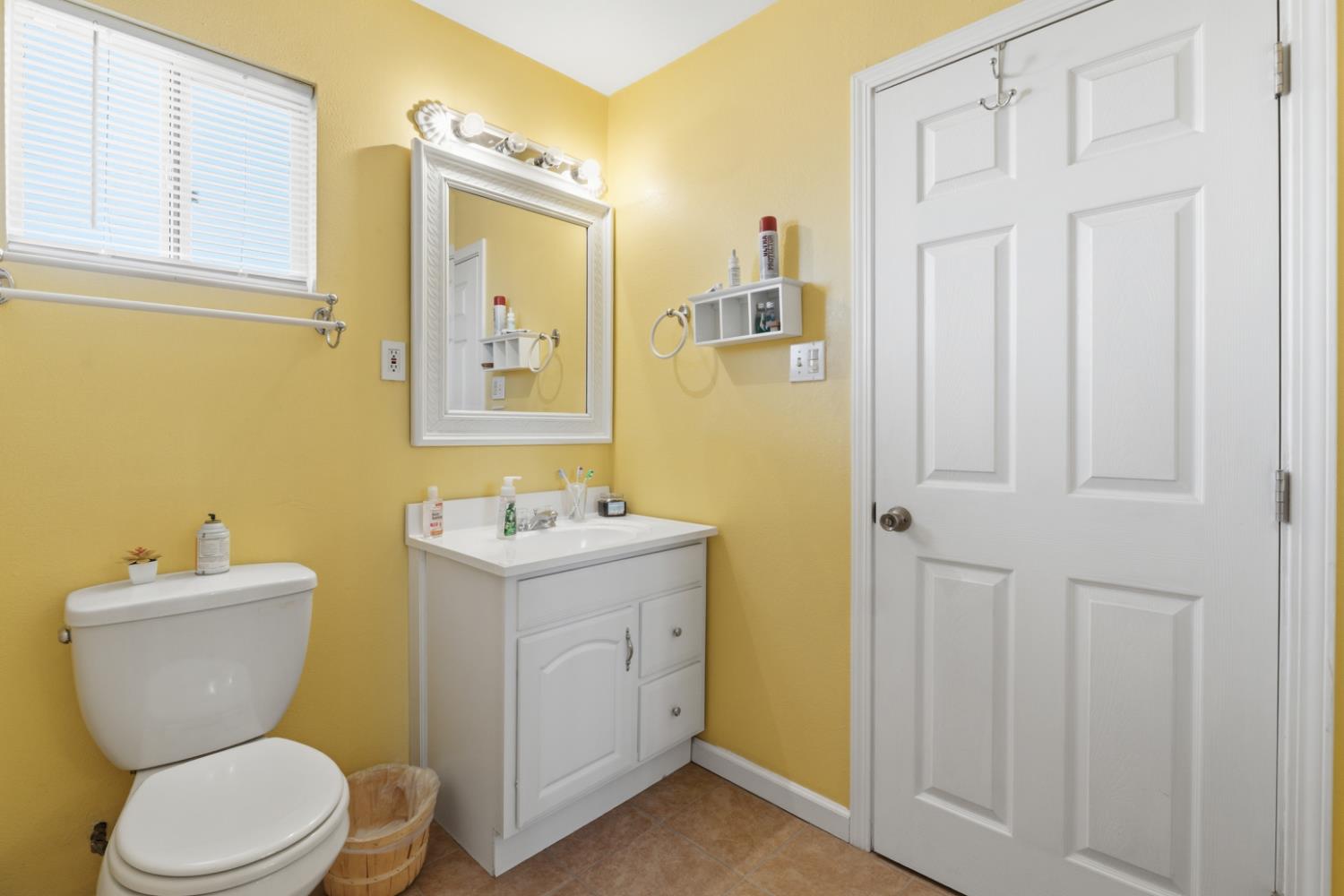 295 E Durian Ave, Coalinga, CA 93210