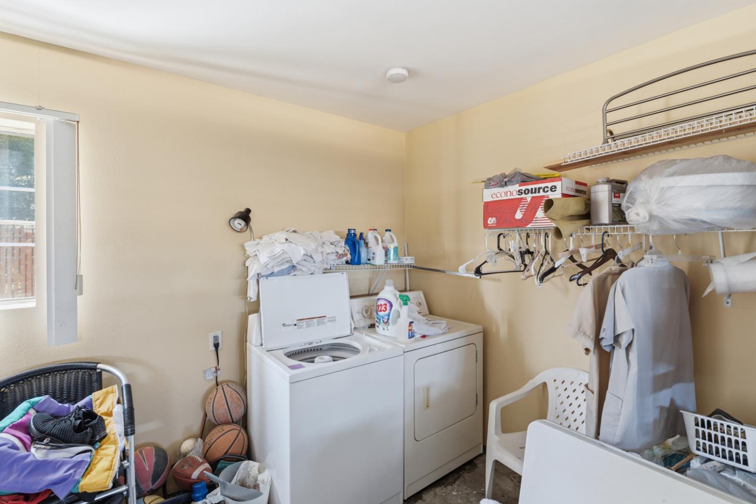 295 E Durian Ave, Coalinga, CA 93210