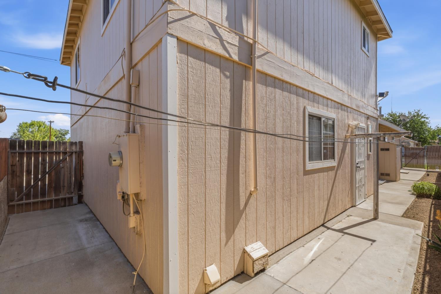 295 E Durian Ave, Coalinga, CA 93210