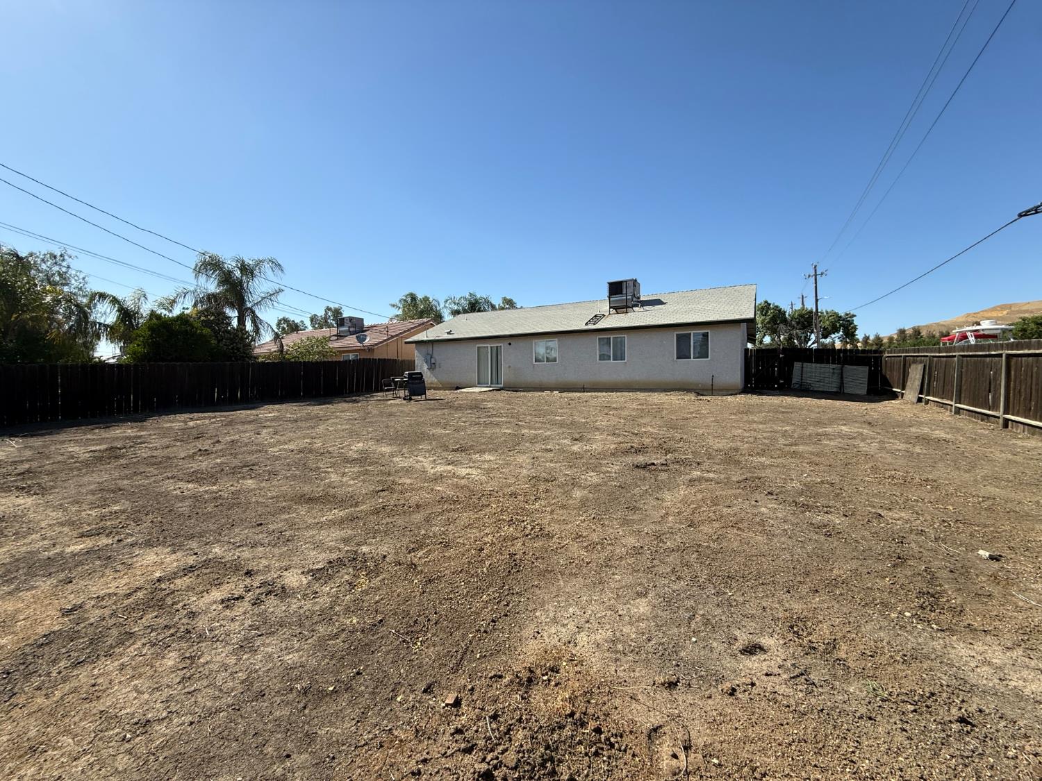 1048 E Yosemite St, Avenal, CA 93204