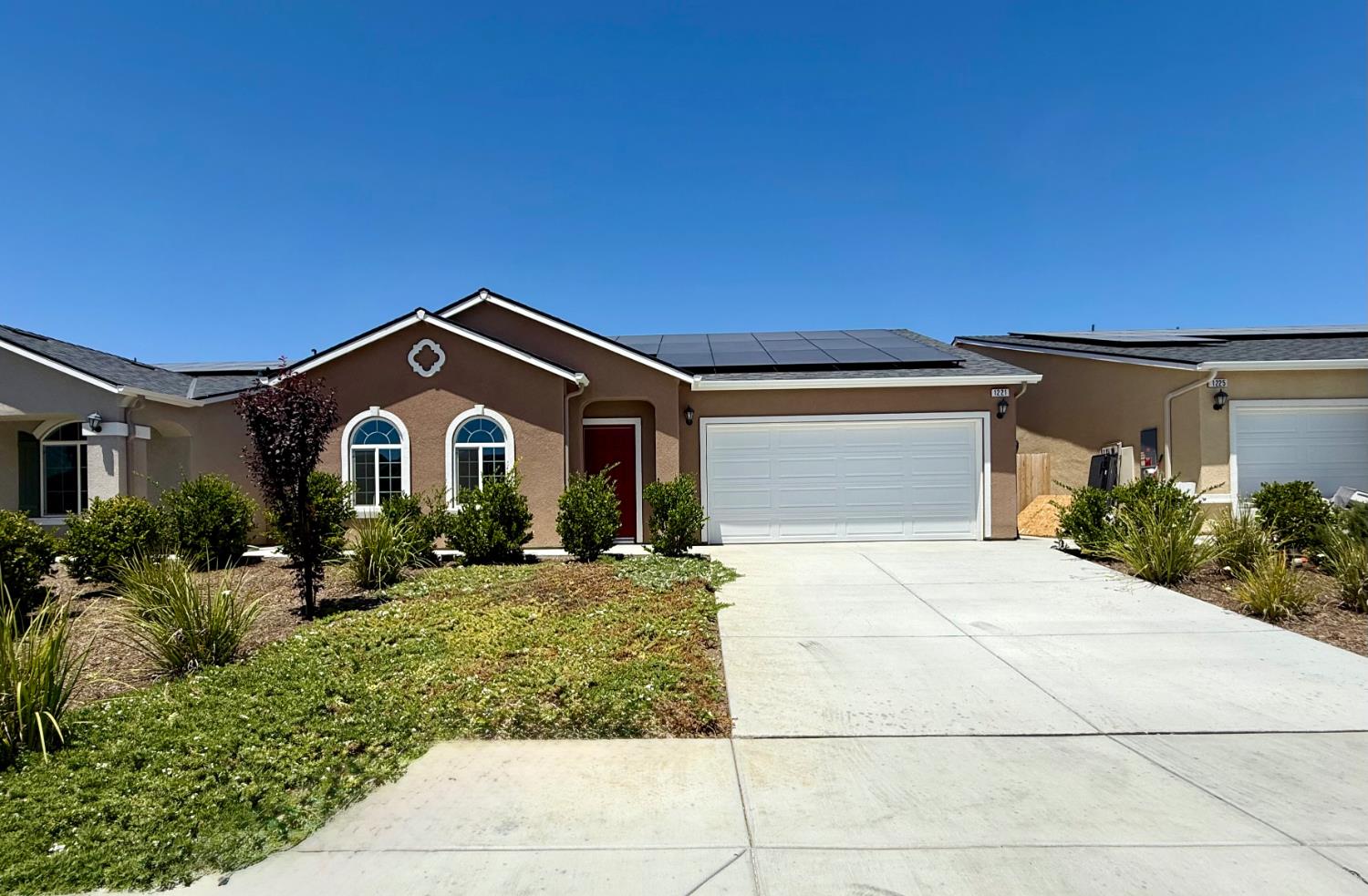 913 Grangeville Ave, Avenal, CA 93204