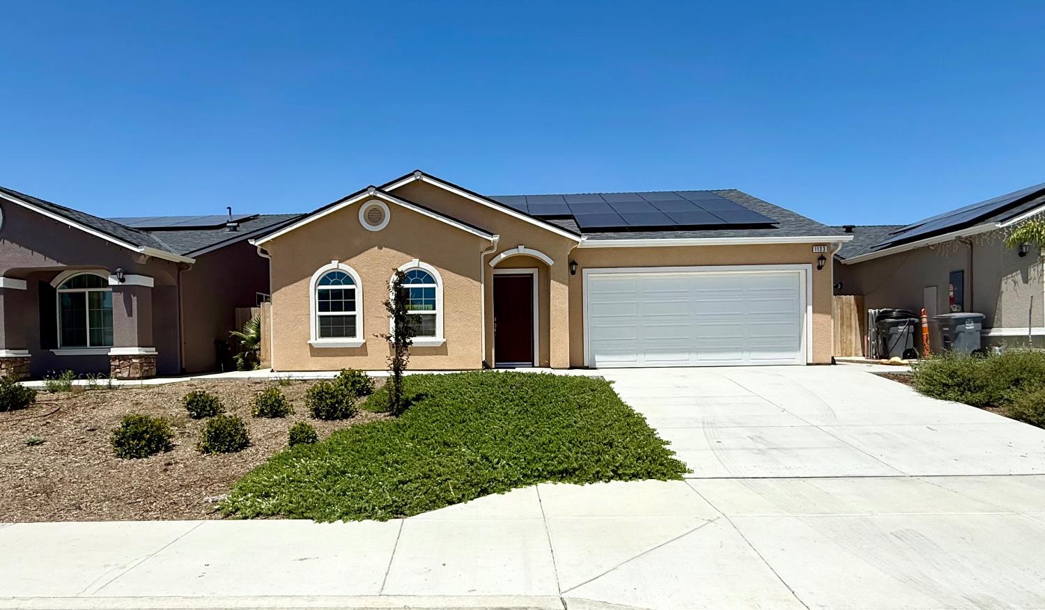 913 Grangeville Ave, Avenal, CA 93204