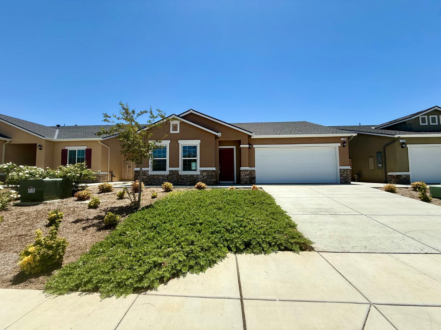 913 Grangeville Ave, Avenal, CA 93204