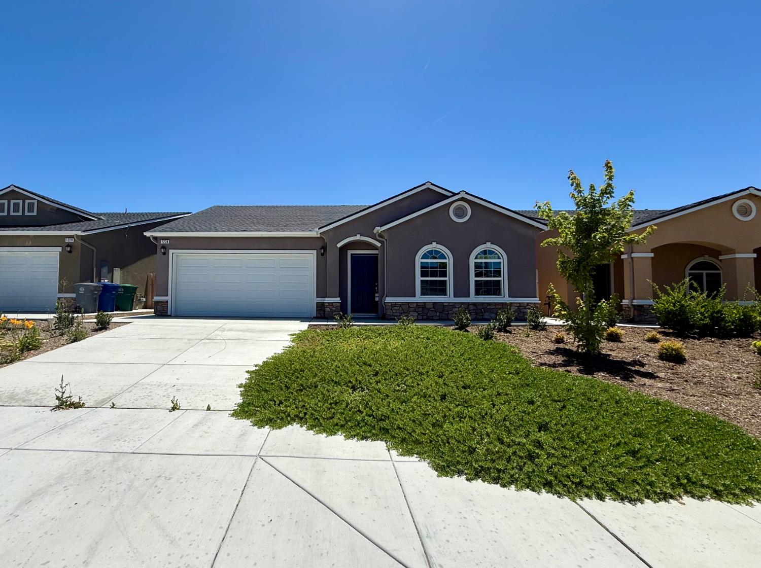 913 Grangeville Ave, Avenal, CA 93204