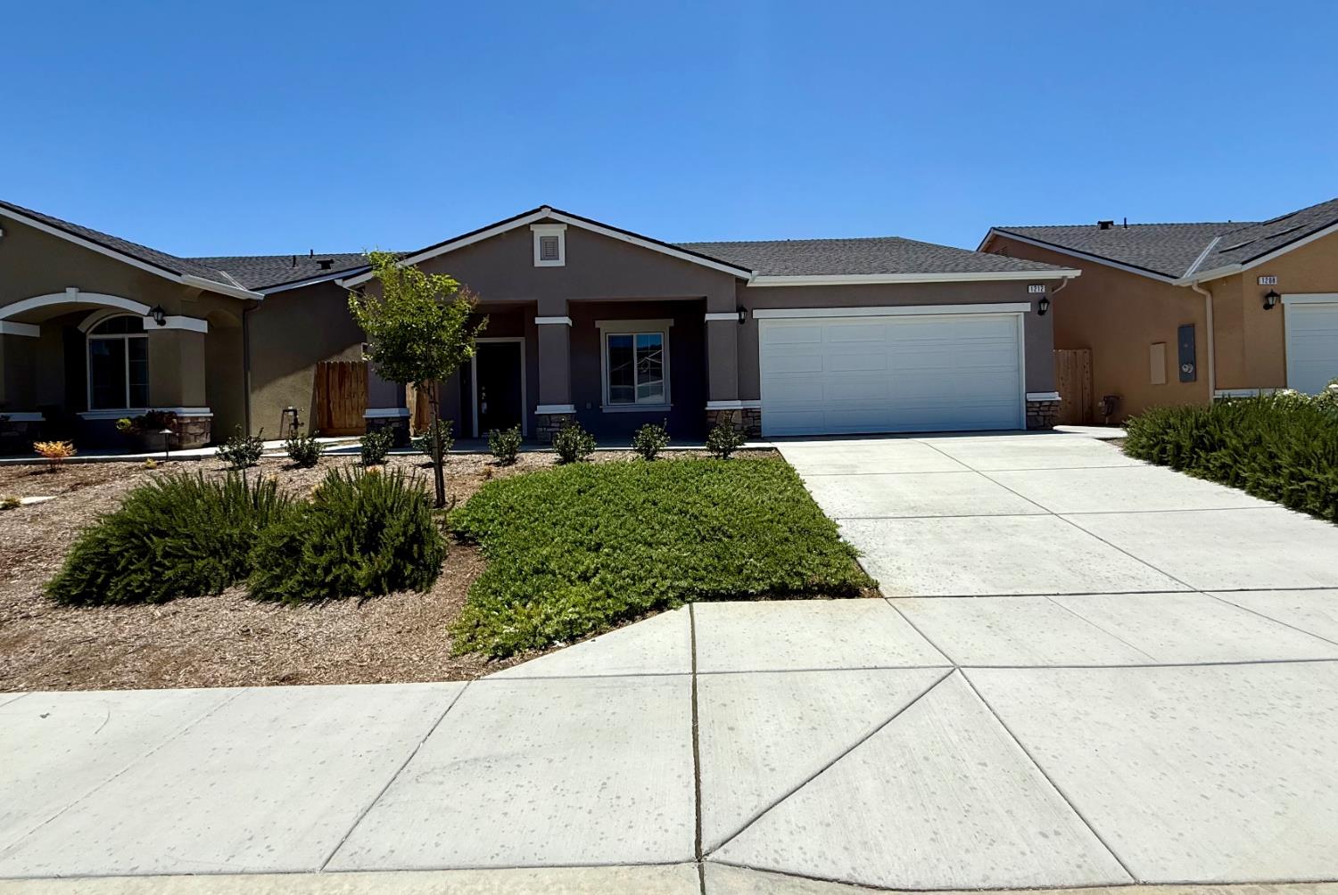 913 Grangeville Ave, Avenal, CA 93204