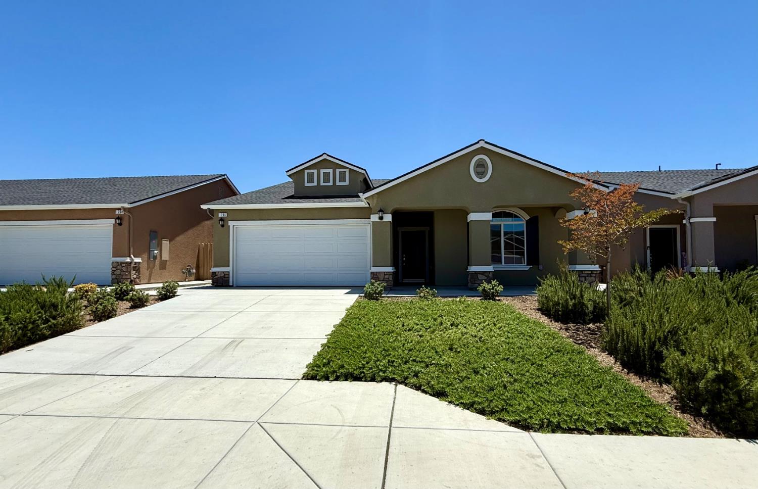 913 Grangeville Ave, Avenal, CA 93204