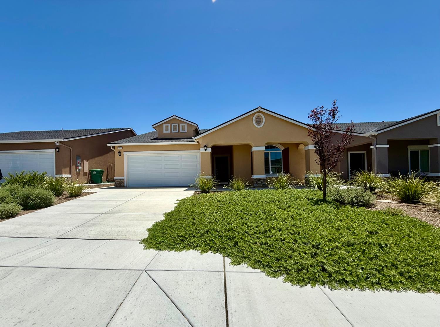 913 Grangeville Ave, Avenal, CA 93204
