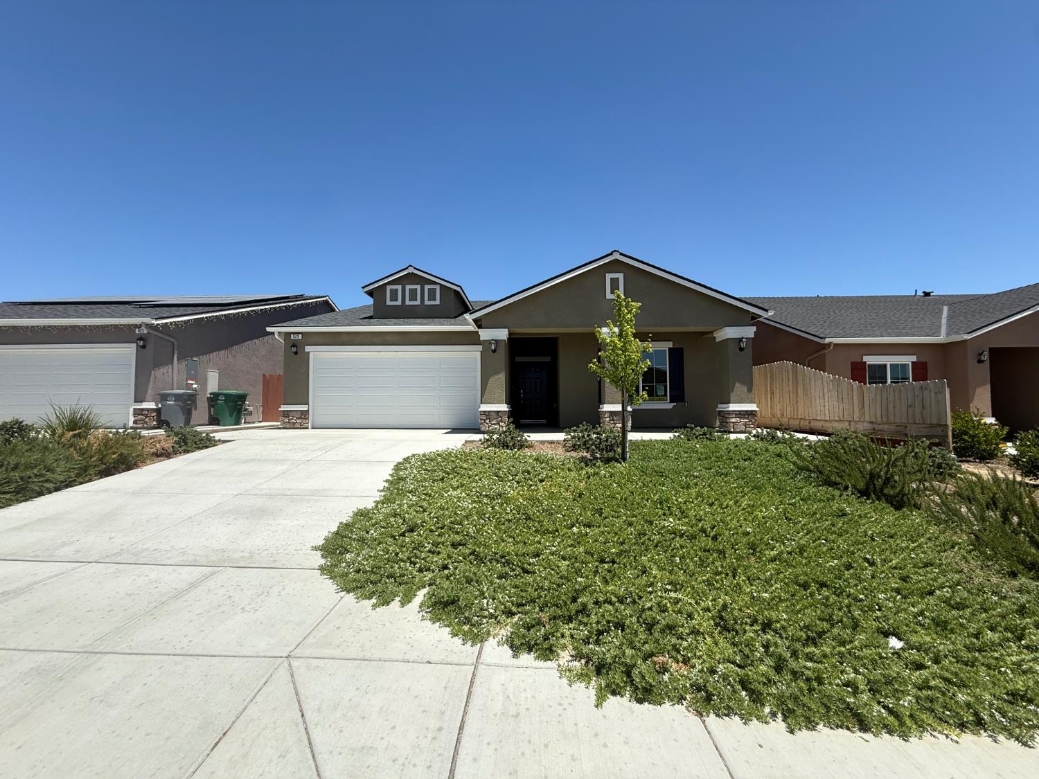 913 Grangeville Ave, Avenal, CA 93204